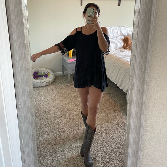 Country dress with lace sleeves - Picture 2 of 6